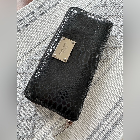 Michael Kors Zip Around Wallet - Picture 4 of 11